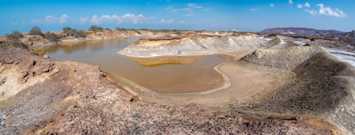 Dünyanın en renkli adası: Toprağından baharat yapılıyor! 3