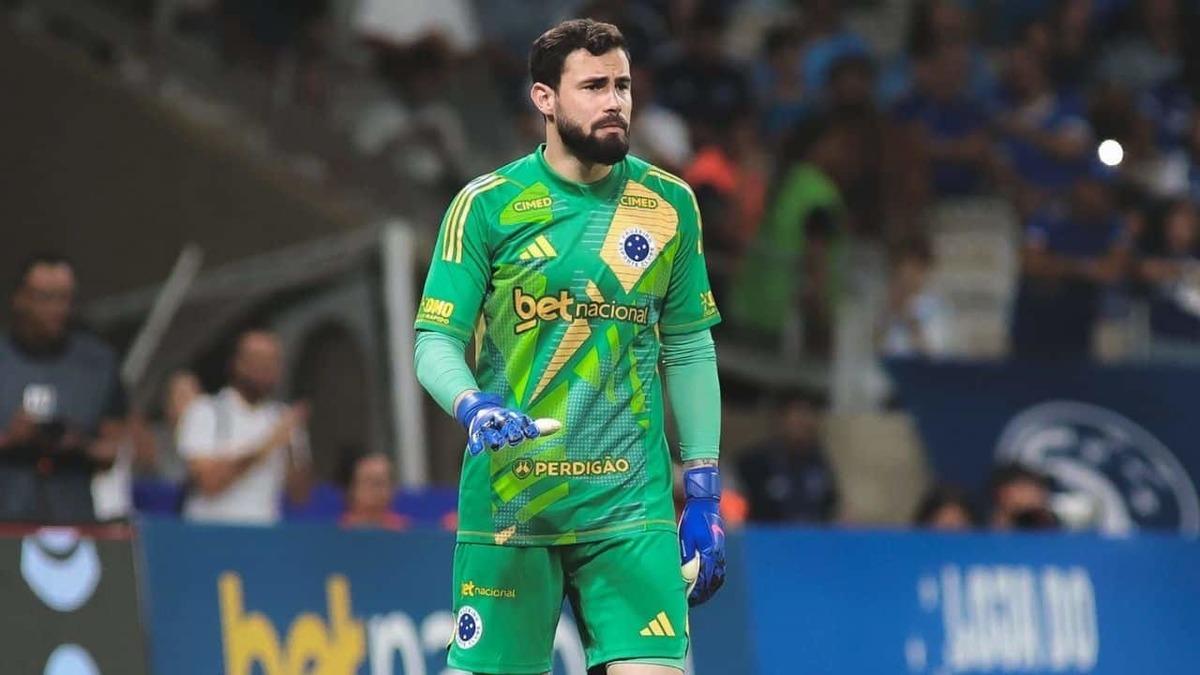 Brezilyalı futbolcu gruba yanlış video attı, kadro dışı kaldı! 3