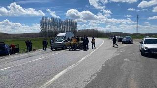 Son dakika: Otomobiller &ccedil;arpıştı 4 kişi yaralandı