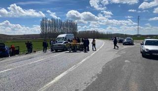 Otomobiller &ccedil;arpıştı 4 kişi yaralandı