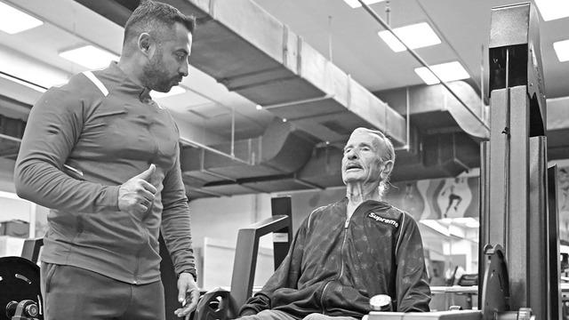 86 yaşında 16'lıklara taş çıkartıyor: Süper Dedenin sırrı