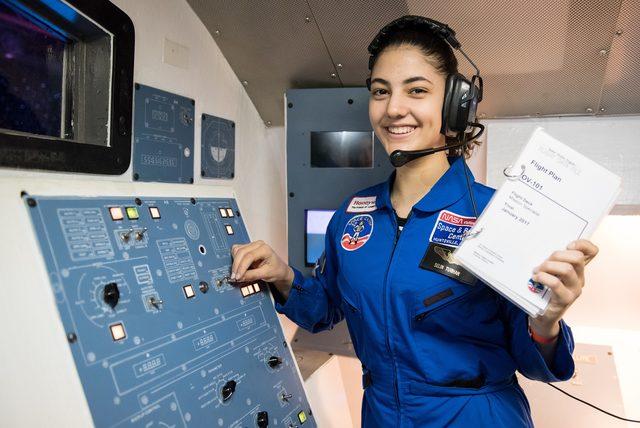 Amerika'daki uzay kampına katılan tek Türk liseli Selin'in hedefi NASA