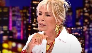 Akciğer kanseriyle m&uuml;cadele ediyordu! Peruğunu &ccedil;ıkardı