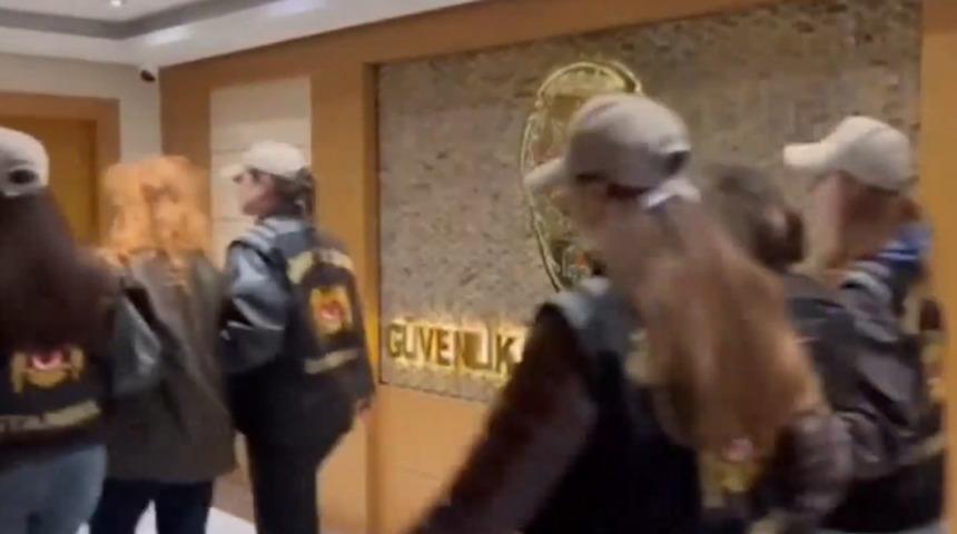 Polisle alay eden ş&uuml;phelilerden biri tutuklandı