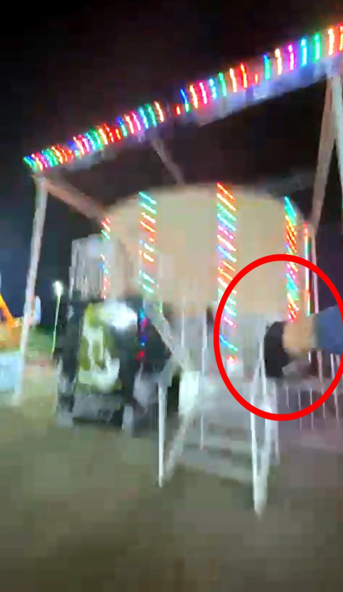 Lunaparktaki dehşet anları kamerada!  Sıfır yer &ccedil;ekimi  isimli oyun aletinden d&uuml;şm&uuml;şt&uuml; 5