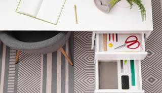 &Ccedil;ekmecede dururken eski telefonlar tehlike sa&ccedil;ıyor