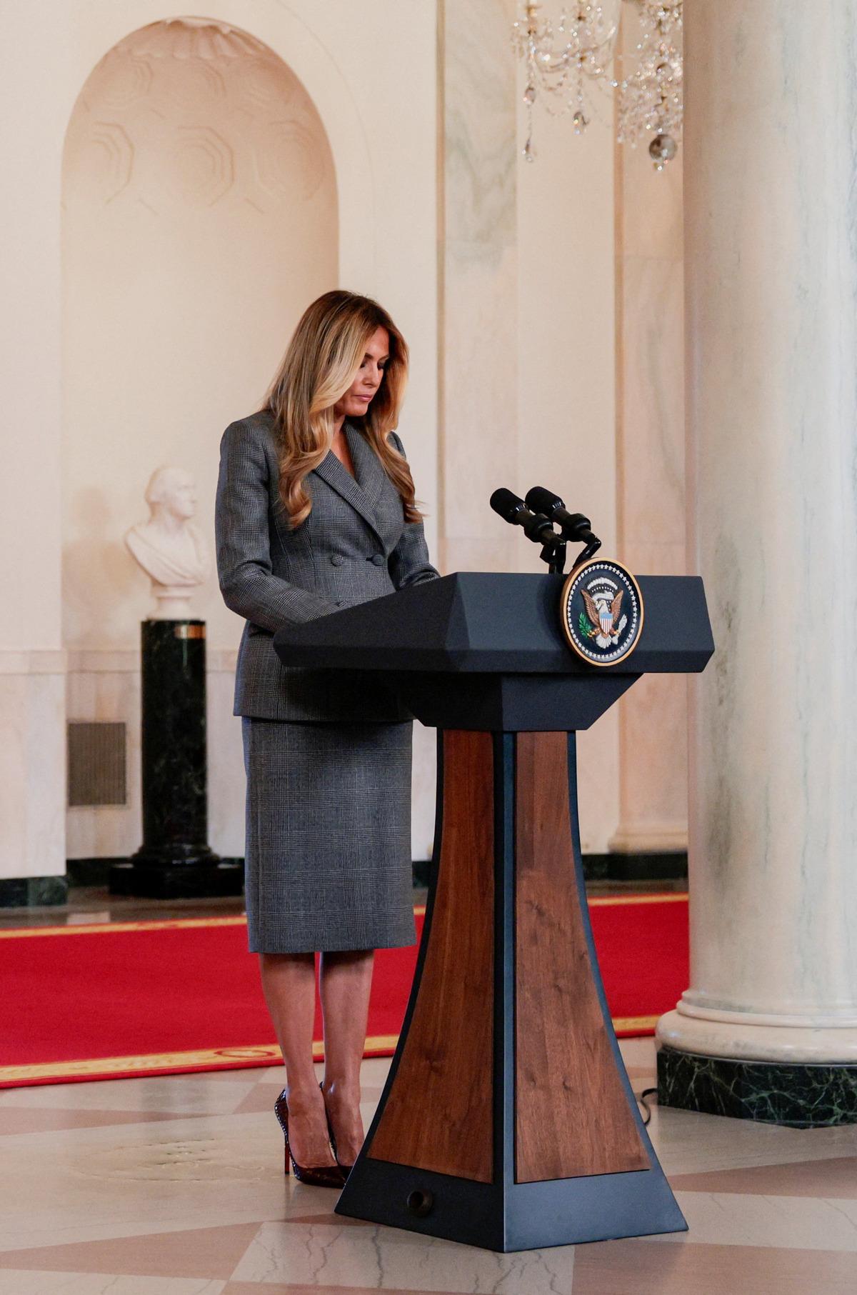 Beyaz Saray da kameralar karşına geçti! Melania Trump tan Epstein açıklaması 3