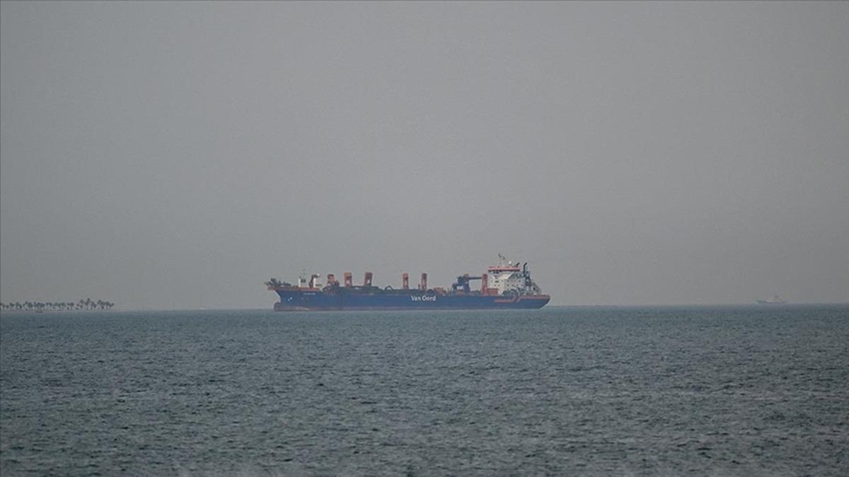 H&uuml;rm&uuml;z Boğazı nda yeni kriz! ABD Başkanı Trump tan İran a: Durun! 3