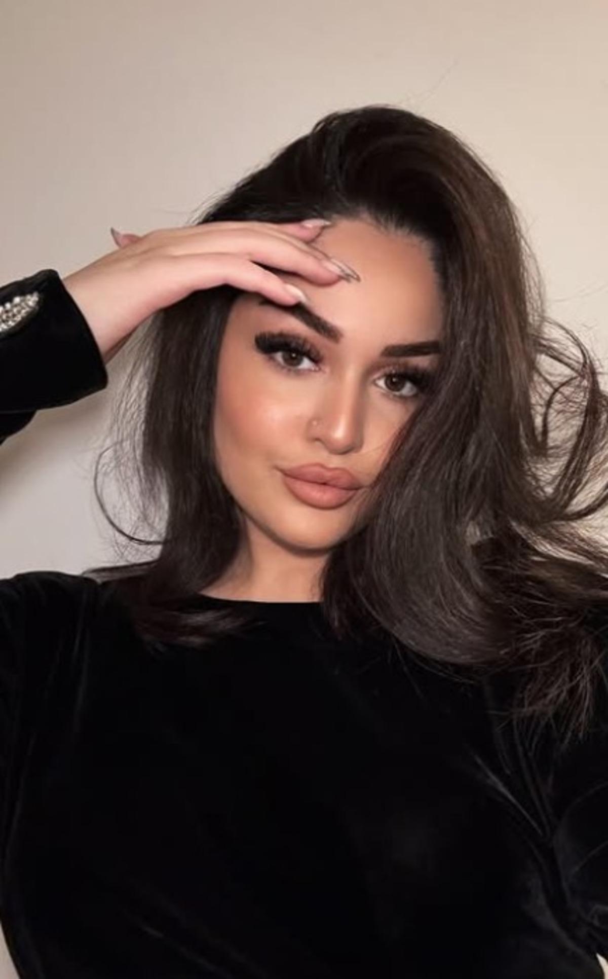 H&uuml;sn&uuml; Şenlendirici nin kızı g&uuml;zelliğiyle mest etti! Verdiği kilolar dikkat &ccedil;ekti 2