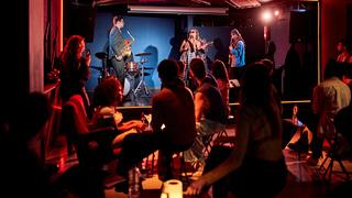 Son dakika: Barda tanışıp evine g&ouml;t&uuml;rd&uuml;! Kapı &ccedil;alınca...