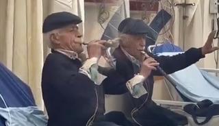 Acile giden adam bir anda kaval &ccedil;almaya başladı! Sebebi şaşırttı