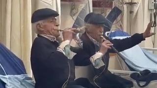 Acile giden adam bir anda kaval çalmaya başladı! Sebebi şaşırttı