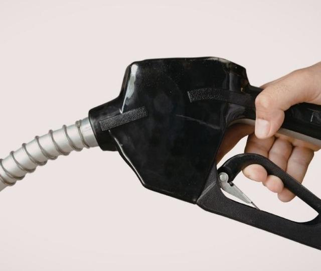 Akaryakıtta indirim mutluluğu kısa s&uuml;rd&uuml;! &Ccedil;ifte zam bekleniyor