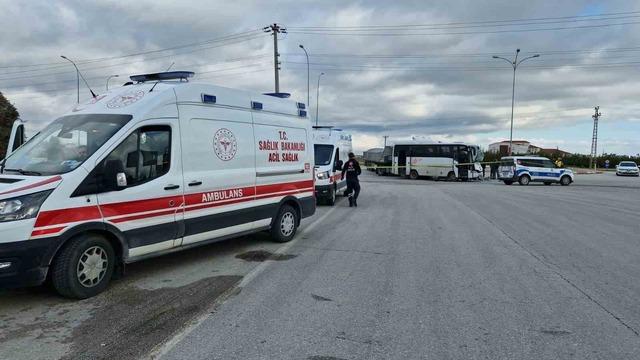 Karaman’da işçi servisi ile tır çarpıştı: 12 yaralı 1