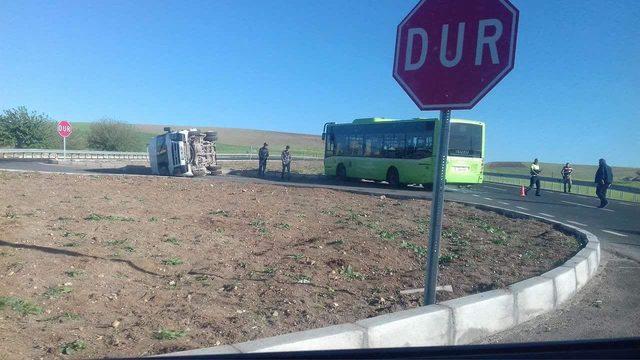 Tarım işçisi kadınları taşıyan minibüs ile otobüs çarpıştı: 10 yaralı