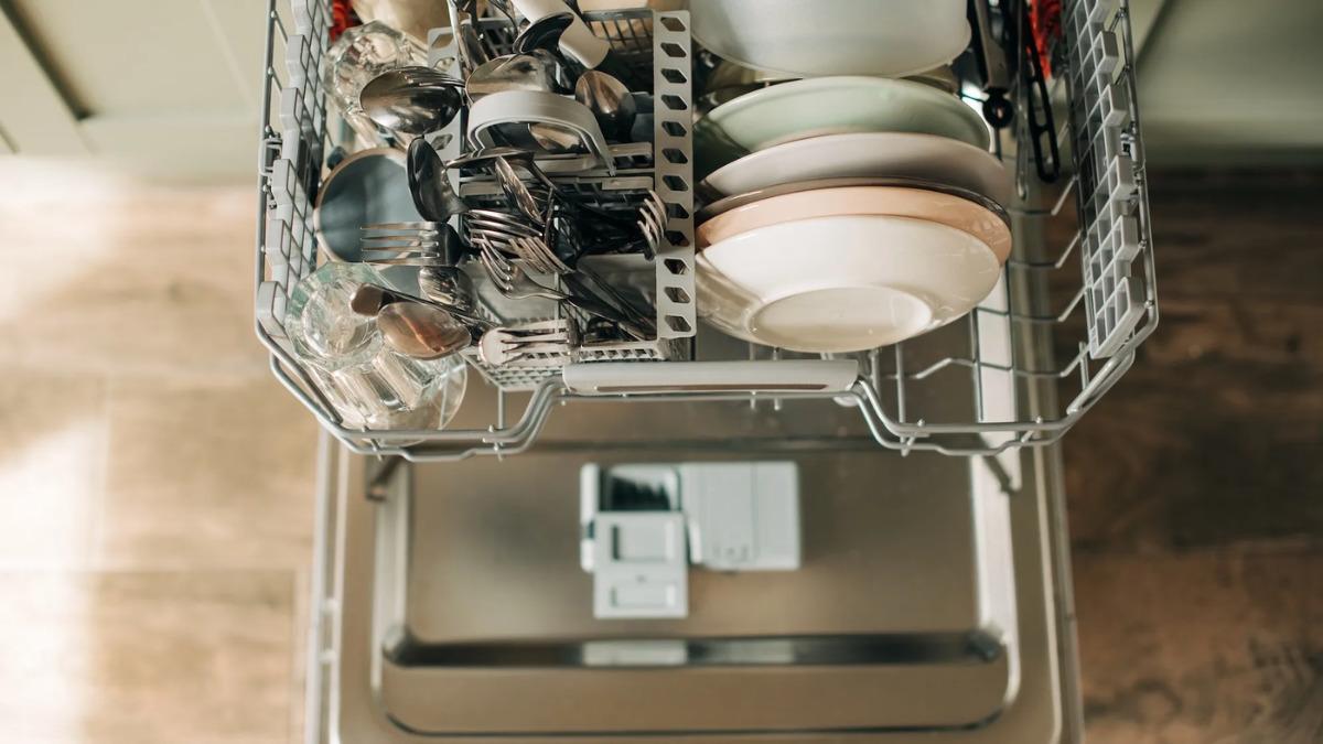 S&uuml;rekli bilgisayar başında olmaktan boynu tutulanlar i&ccedil;in bel ve sırt ağrıtmayan temizlik &ouml;nerileri 7