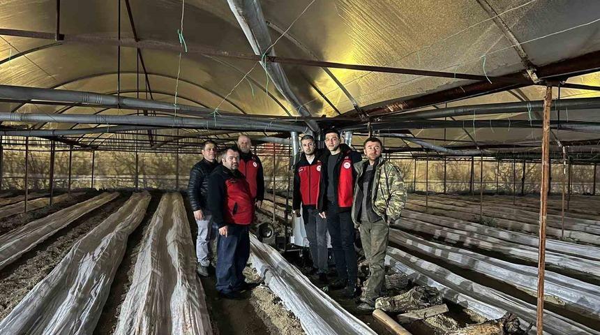 Kiraz bah&ccedil;elerinde zirai dona karşı n&ouml;bet tutuldu