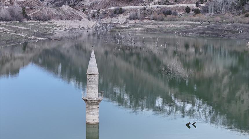 14 yıl sonra ortaya &ccedil;ıkan k&ouml;y yeniden kayboldu! Geriye sadece minare kaldı