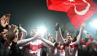 Herkes merakla bekliyordu! Milli Takım marşı i&ccedil;in a&ccedil;ıklama geldi: Kalple yazdım