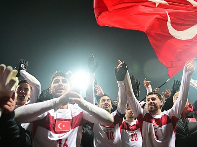 Herkes merakla bekliyordu! Milli Takım marşı i&ccedil;in a&ccedil;ıklama geldi: Kalple yazdım