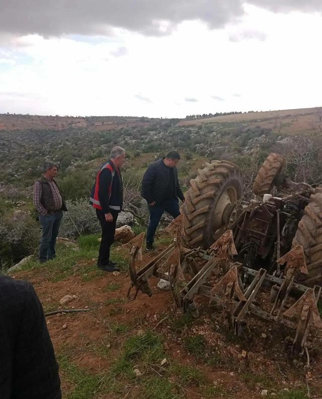 Adıyaman da trakt&ouml;r devrildi: S&uuml;r&uuml;c&uuml;s&uuml; &ouml;ld&uuml;! 2