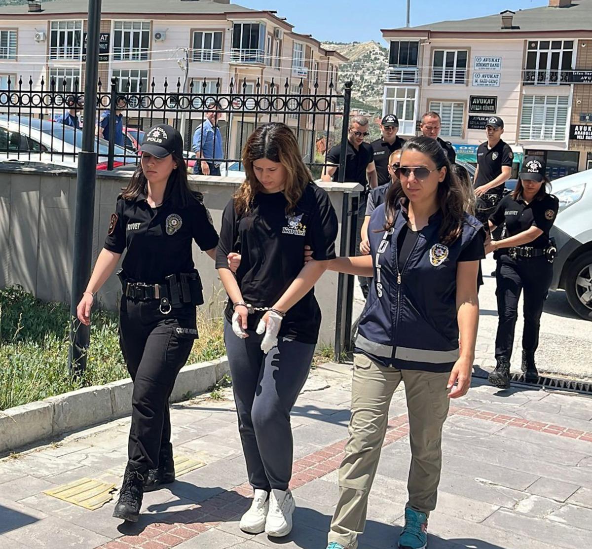 2 &ccedil;ocuk annesinin boğazını keserek katletmişlerdi: &Ccedil;arpıcı gelişme! 4