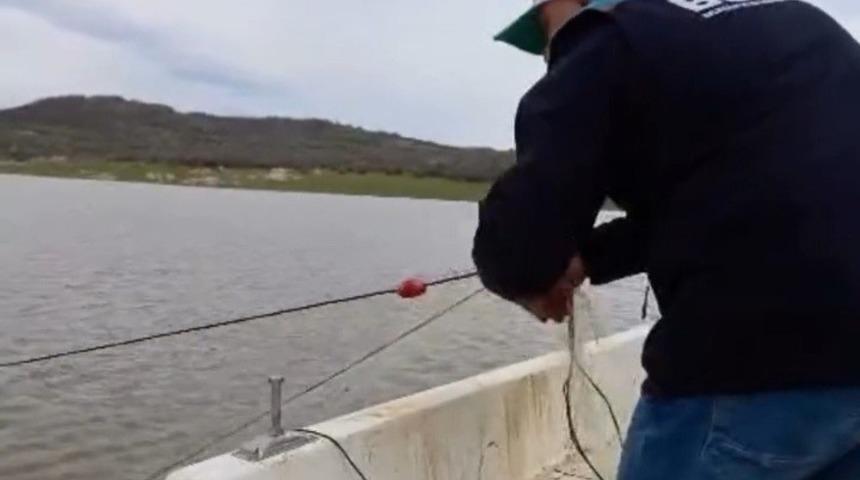 Kırklareli&rsquo;nde barajda yasa dışı avcılığa ge&ccedil;it yok: 650 metre ağ ele ge&ccedil;irildi