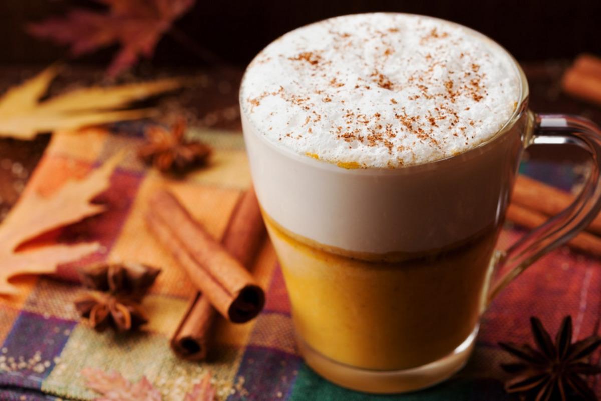 Sıcak havalarda i&ccedil;inizi ferahlatacak! Yapımı sadece 3 dakika s&uuml;ren buz gibi kahveli i&ccedil;ecekler 6