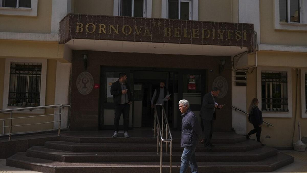 Bornova Belediye Başkanı &Ouml;mer Eşki hakkında yakalama kararı 1