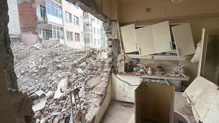 Bütün evi az daha başına yıkılacaktı! Fark etmesem devam edeceklerdi