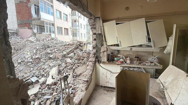 Bütün evi az daha başına yıkılacaktı! Fark etmesem devam edeceklerdi