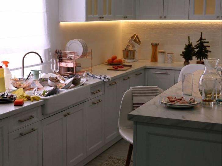 Sabah kalktın ve mutfağı dağınık buldun. Tepkin ne olur?