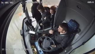 Siirt&rsquo;te otob&uuml;ste fenalaşan gen&ccedil; kız hastaneye yetiştirildi