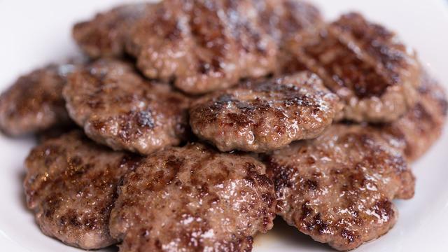 Dağılan köfte tarih oluyor! Bir kaşık ekleyince köfte harcı taş gibi tutuyor