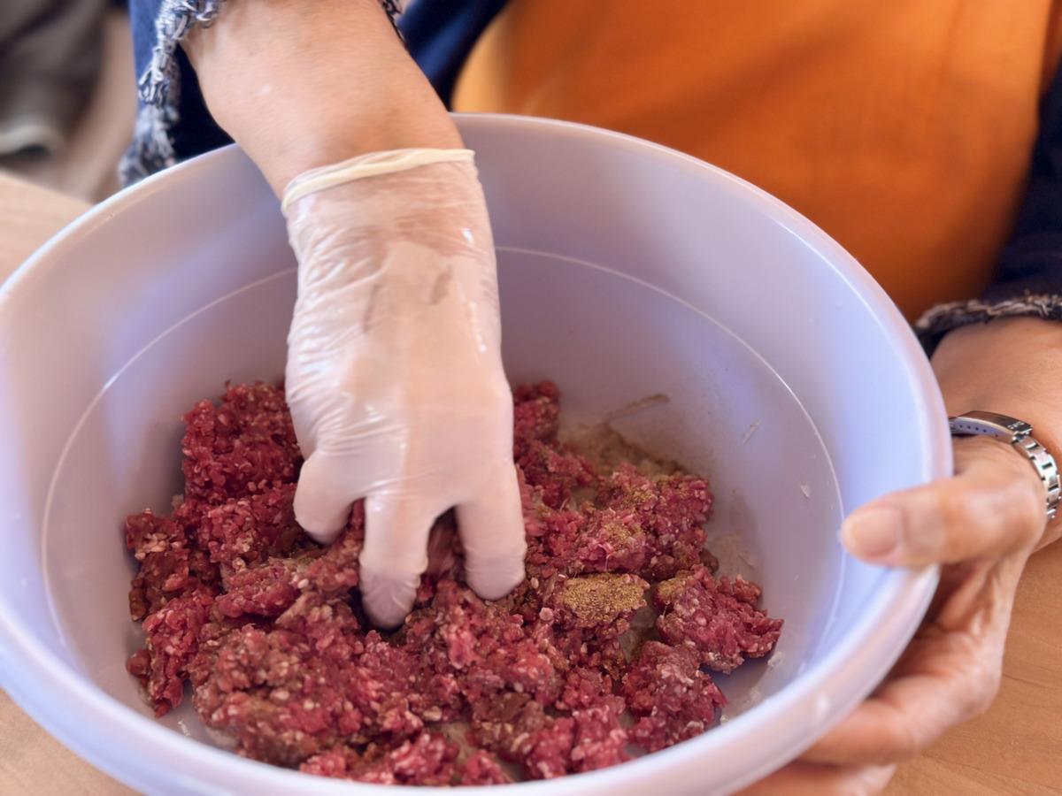 Dağılan köfte tarih oluyor! Bir kaşık ekleyince köfte harcı taş gibi tutuyor 1