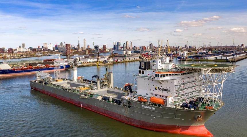 45 bin ton kapasiteli! D&uuml;nyanın en b&uuml;y&uuml;ğ&uuml; sessiz sedasız sulara iniyor