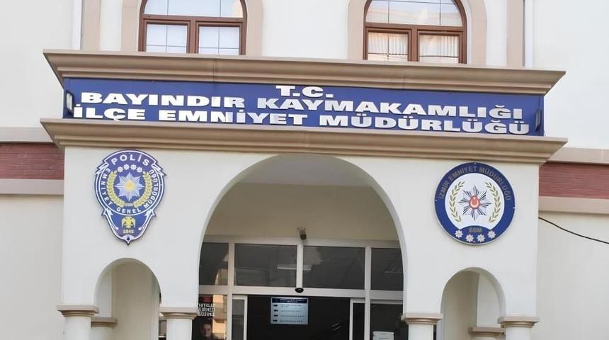 İzmir'de operasyona giden 3 polis bı&ccedil;aklandı