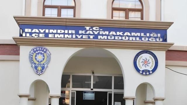 İzmir'de operasyona giden 3 polis bıçaklandı