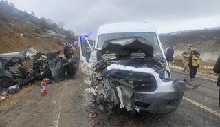 &Ouml;ğretmen servisi kaza yaptı: 1 &ouml;l&uuml;, 2'si ağır 10 yaralı