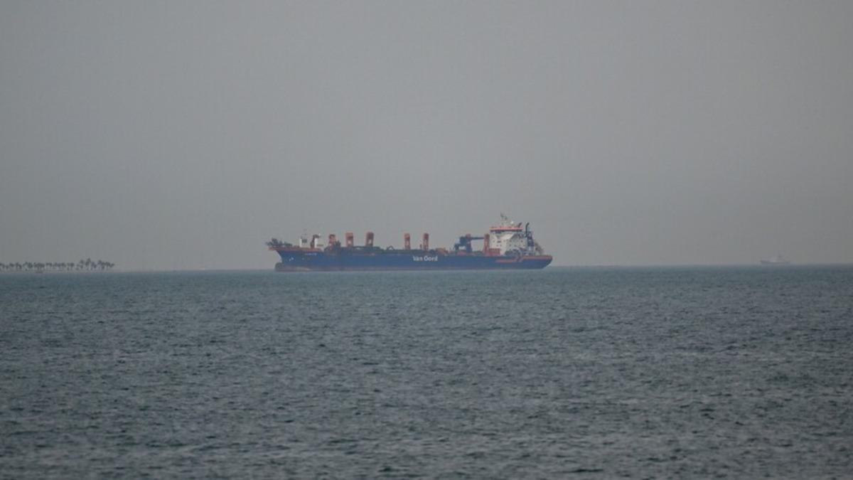 İran dan bir H&uuml;rm&uuml;z adımı daha: Ge&ccedil;iş &uuml;cretleri İran riyal ile &ouml;denecek 1