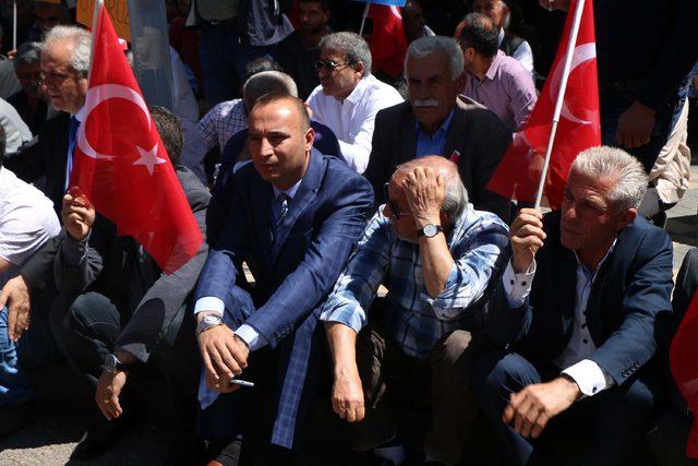 Adıyaman'da CHP'lilerden oturma eylemi