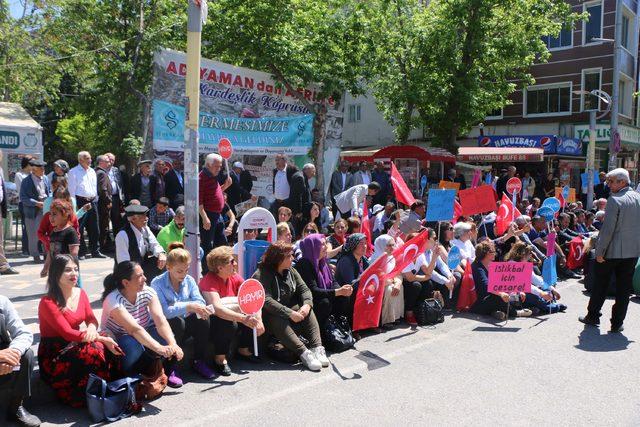 Adıyaman'da CHP'lilerden oturma eylemi