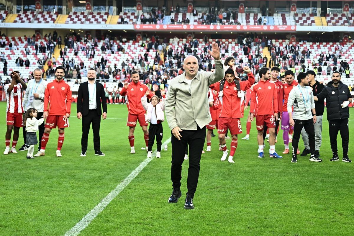 Beşiktaş resital sundu! Antalyspor u rahat ge&ccedil;ti 10