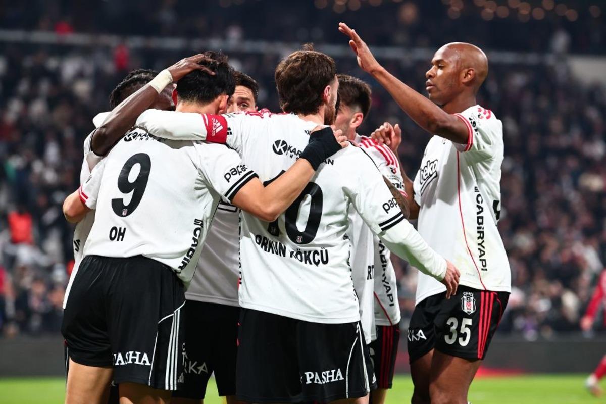 Beşiktaş resital sundu! Antalyspor u rahat ge&ccedil;ti 6