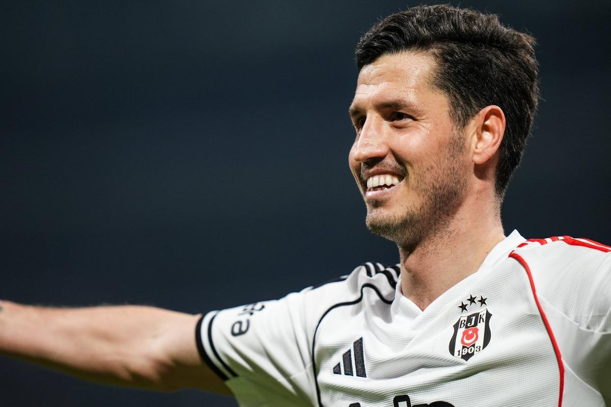 Beşiktaş resital sundu! Antalyspor u rahat ge&ccedil;ti 3