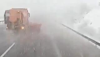 Bolu ge&ccedil;işinde yoğun kar yağışı etkili oldu