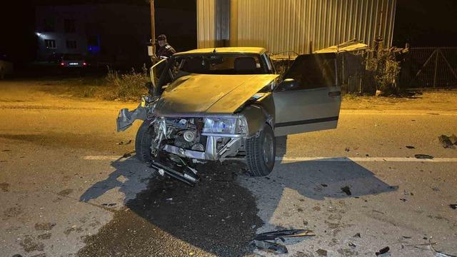 &Ccedil;anakkale&rsquo;de otomobil ile motosiklet &ccedil;arpıştı: 3 kişi yaralandı 3