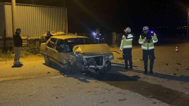 &Ccedil;anakkale&rsquo;de otomobil ile motosiklet &ccedil;arpıştı: 3 kişi yaralandı 1