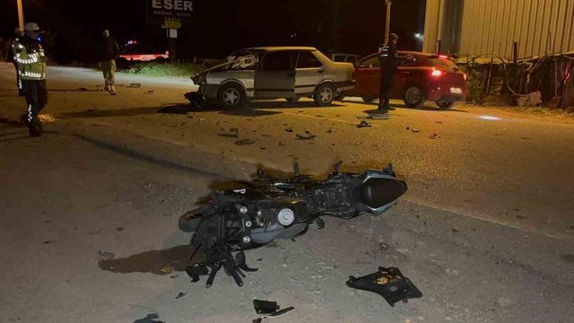 Çanakkale’de otomobil ile motosiklet çarpıştı: 3 kişi yaralandı