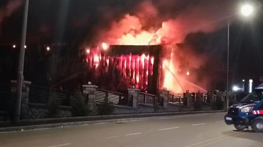 Ankara'da ila&ccedil; fabrikasında yangın: Ekipler sevk edildi